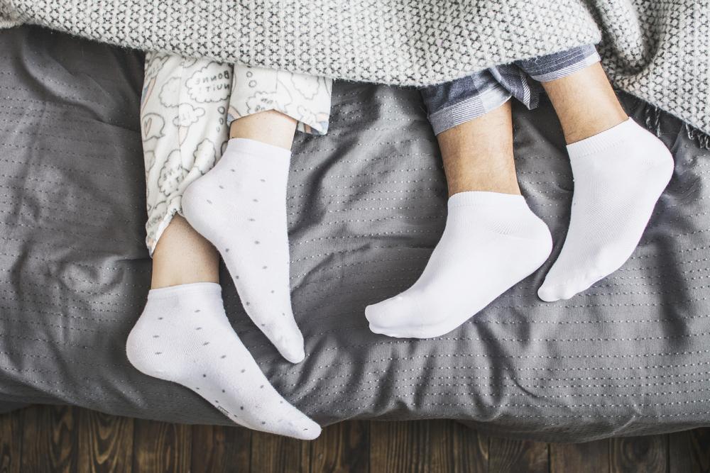 Почему полезно спать в носках?