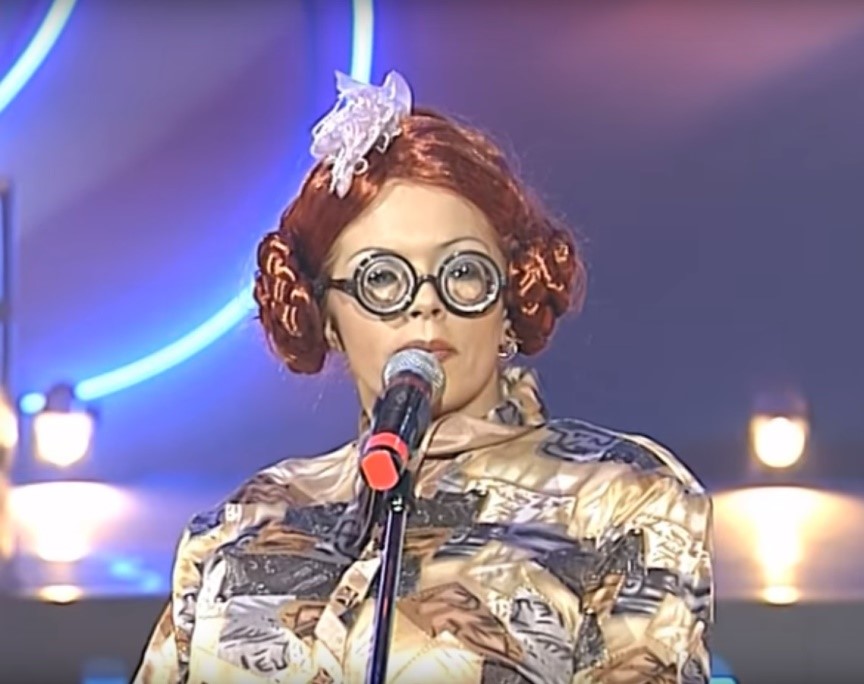 Невзрачная героиня «Аншлага» стала роковой красоткой