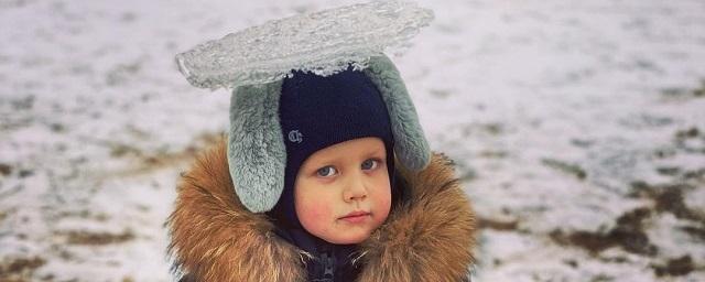 Ксения Собчак умилила подписчиков снимком сына с ледышкой на голове