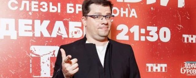 Гарик Харламов в честь своего юбилея стал ведущим в караоке-баре