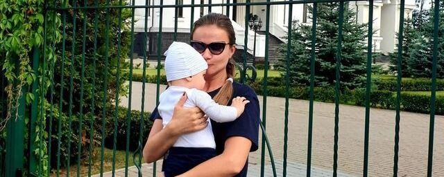 Ставшая мамой в 46 лет Мария Миронова призвала не бояться поздней беременности