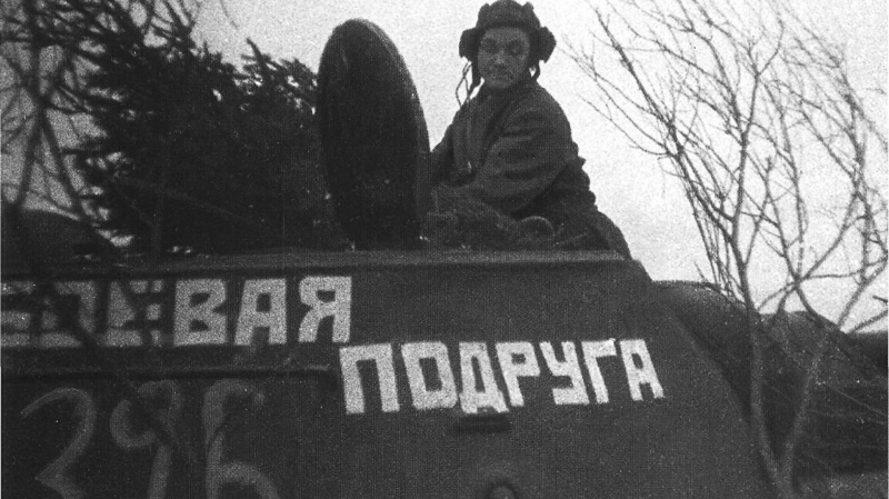 "Чертовски крутая": американцев восхитила месть советской танкистки за мужа
