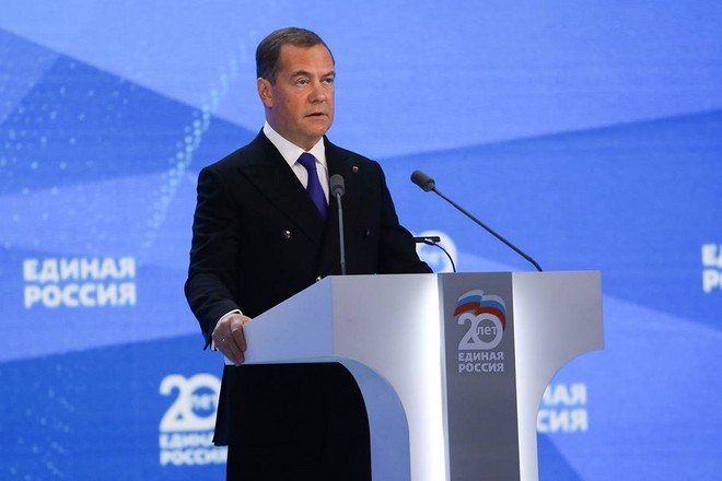 Медведев переизбран председателем «Единой России»