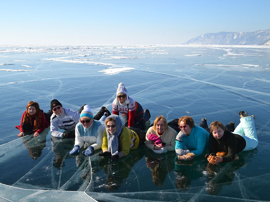 Озеро байкал экскурсии. Байкал зимой. Байкал зимой люди. Зимняя экскурсия. Байкал экскурсии.