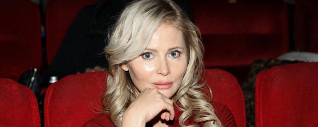 Дана Борисова пожаловалась фанатам на безденежье и попросила перевести ей по 100 рублей