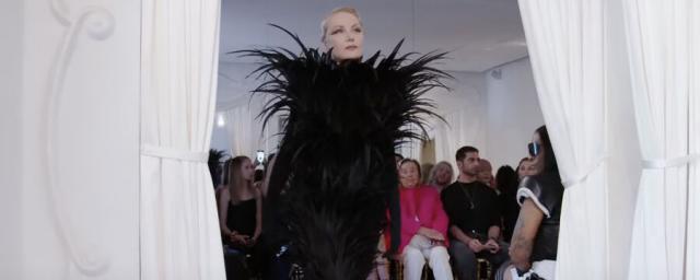 Рената Литвинова стала моделью на показе испанского бренда Balenciaga в Париже