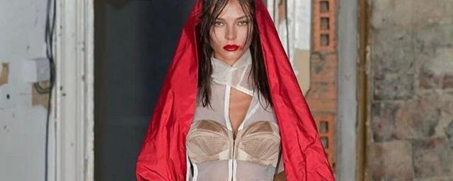Модель Алеся Кафельникова на Неделе моды в Лондоне показала, что сбросила 16 кг