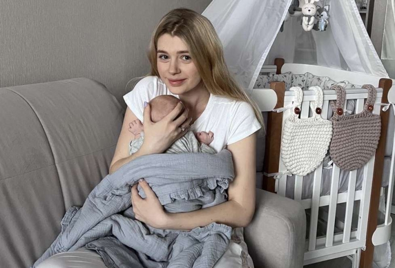 Звезда «СашиТани» Анастасия Уколова раскрыла двойное имя своего ребенка