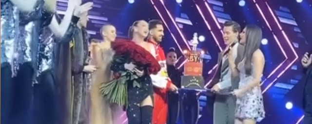 Ольга Бузова отпраздновала день рождения на сцене в Беларуси