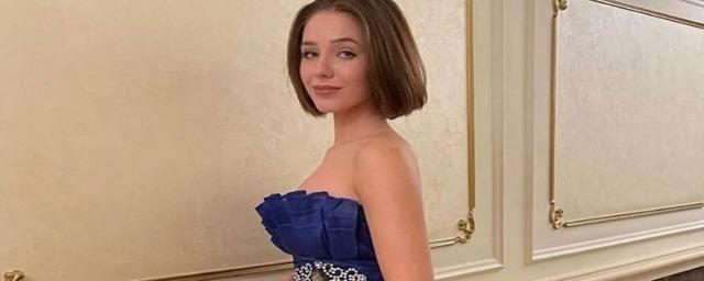 Дочь покойной певицы Юлии Началовой Вера Алдонина приняла участие в показе мод в Москве
