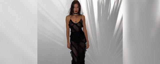 Ирина Шейк появилась на публике в прозрачном платье без белья и поразила подписчиков