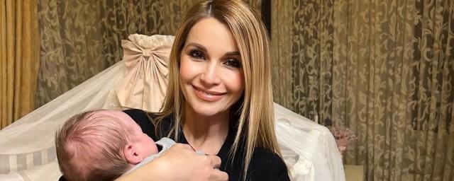Телеведущая Ольга Орлова впервые показала поклонникам лицо новорожденной дочери