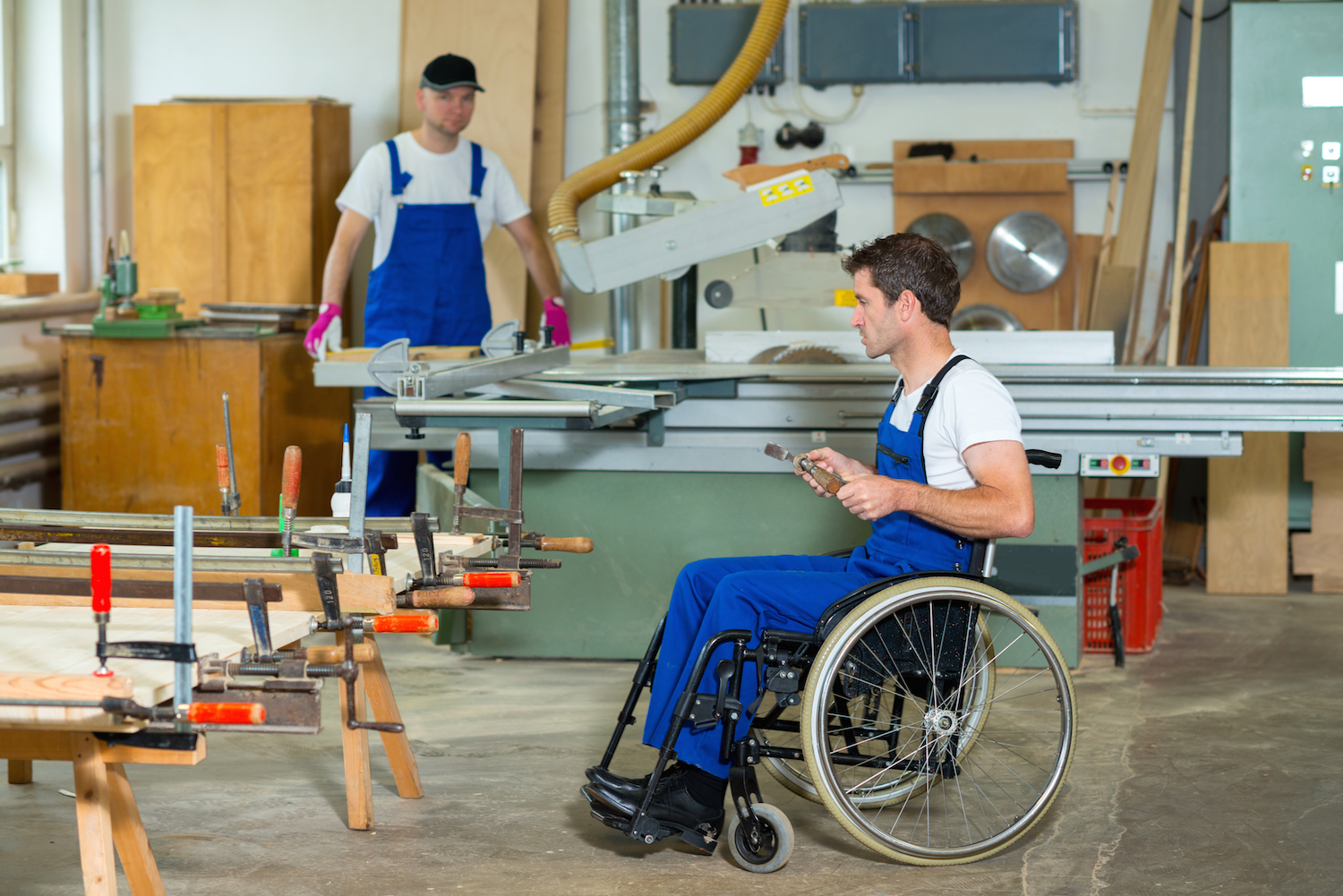 Заработок инвалид. Трудоустройство инвалидов. Профессиональная реабилитация инвалидов. Трудовые мастерские для инвалидов. Рабочие места для инвалидов.