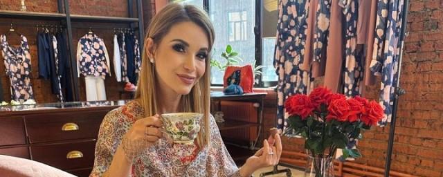 Телеведущая Ольга Орлова поздравила свою дочь Анну с 3-мя месяцами