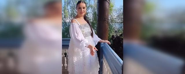 Телеведущую Оксану Федорову заподозрили в третьей беременности из-за фото