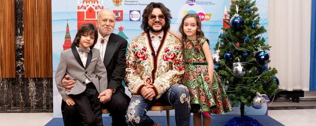 Филипп Киркоров потратил 10 млн руб на создание коллекции одежды по эскизам сына Мартина
