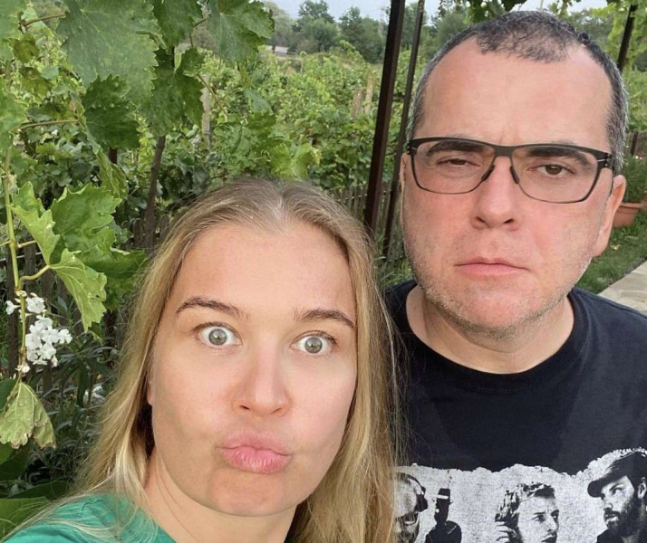 Напал на полицейского и пытался съесть наркотики наркотики: на мужа Кристины Бабушкиной возбудили уголовное дело