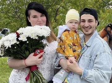 Саша Черно вместе с мужем и сыном покинула «Дом−2»