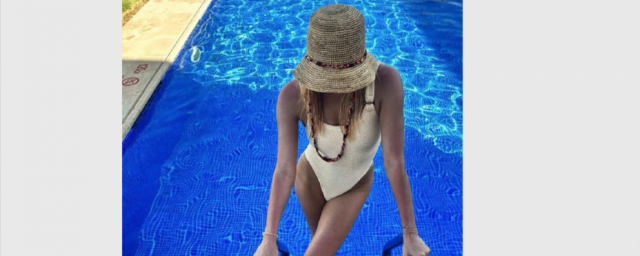 Анастасия Стоцкая выложила в сеть фото в купальнике