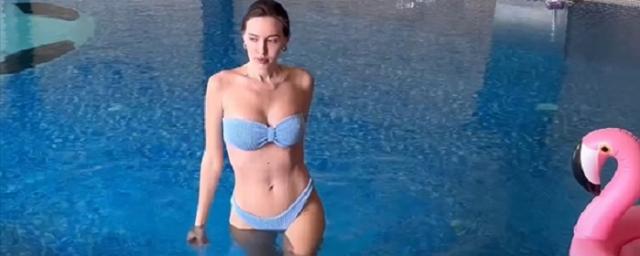 Анна Костенко показала фото в купальнике после пластики груди