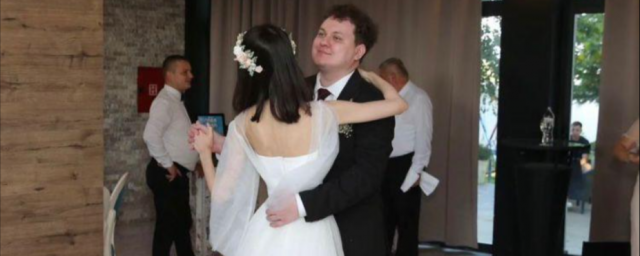 Блогер Юрий Хованский сыграл свадьбу в Сербии после выхода из СИЗО