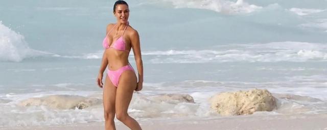 Ким Кардашьян отдыхает на Багамах в бикини за 7 тысяч долларов