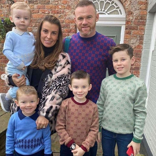 Экс-нападающий сборной Англии Уэйн Руни переехал с семьей в особняк за 23,5 млн евро