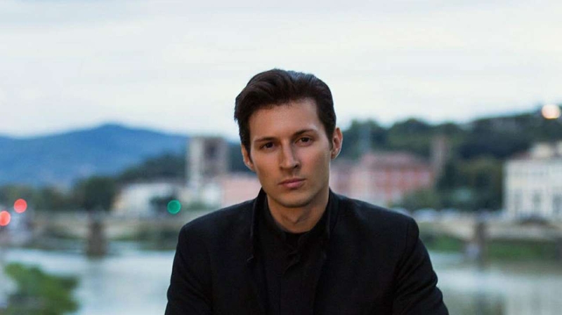 «Моргни, если нужна одежда»: Павел Дуров ищет личного помощника