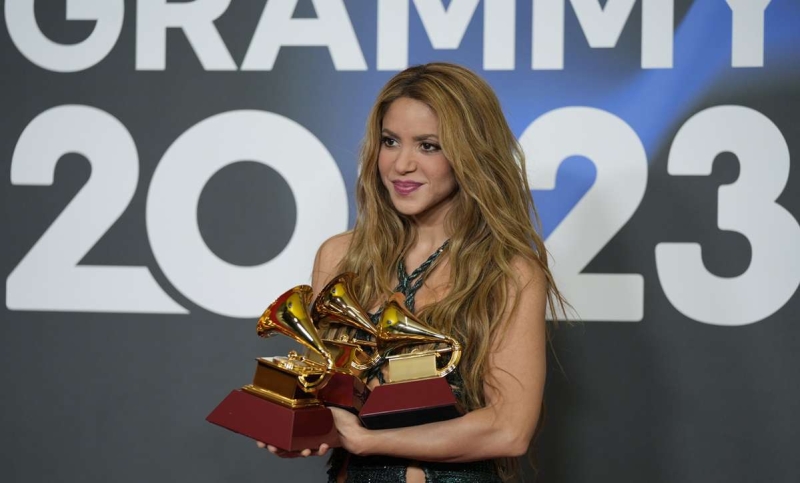 Шакира получила премию за песню об измене Пике