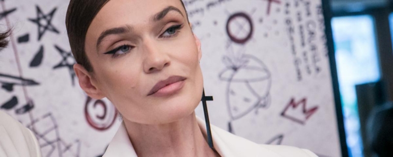 Алена Водонаева приняла решение об отказе от макияжа