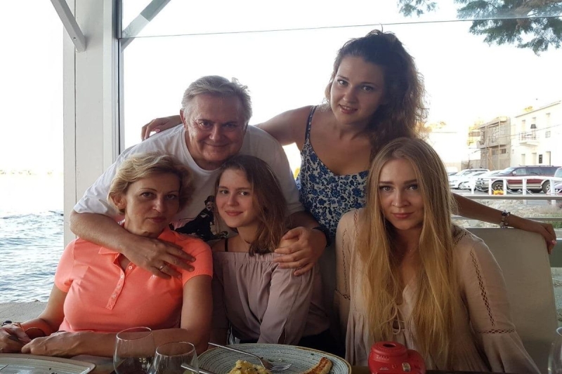 Актер Юрий Стоянов поделился подробностями своих взаимоотношений с детьми от первого брака