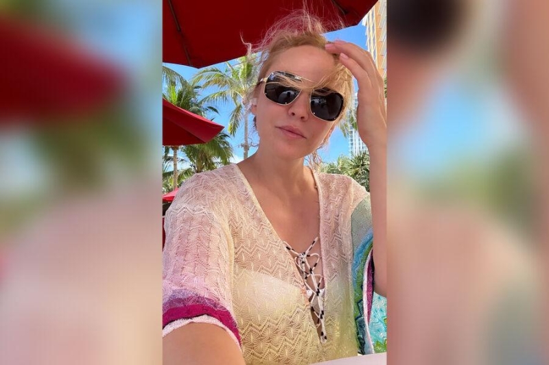 Певица Алиса Джанабаева порадовала поклонников фото в купальнике