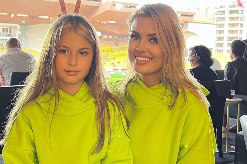 Виктория Боня привела дочь в подземку: «Энджи первый раз в метро»
