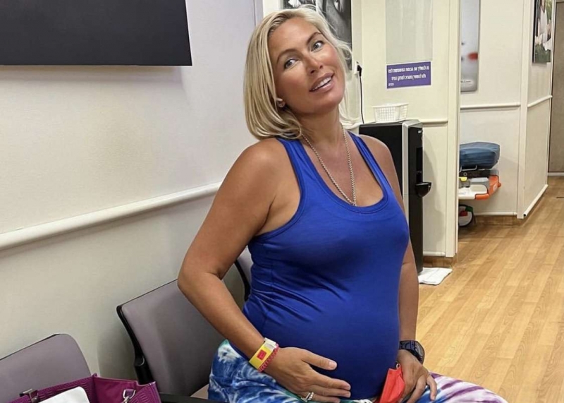 46-летняя Наталья Рагозина показала фигуру спустя пять месяцев после родов
