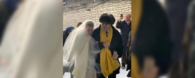 Юлия Высоцкая показала архивный снимок с венчания