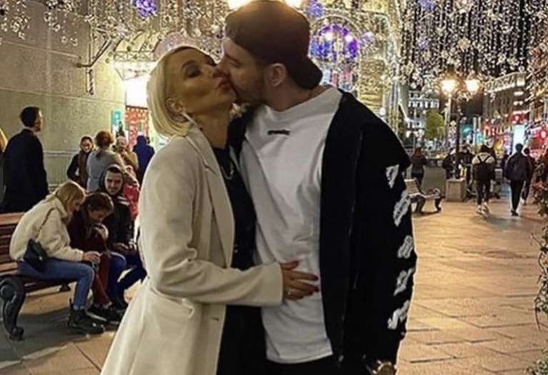 «Люблю»: заявившие о разводе Макаров и Кудрявцева отмечают 11-летие свадьбы