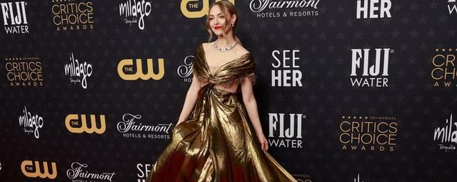 На церемонии награждения на Аманде Сейфрид порвалось платье от Dior