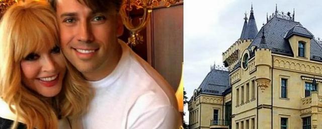 Пугачева и Галкин определились с ценой: свой замок они продают за 10 млн долларов