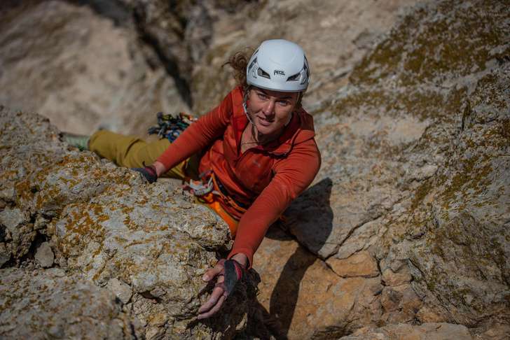«Сорвалась в ледяную трещину»: в Непале погибла российская альпинистка Наталья Оленева