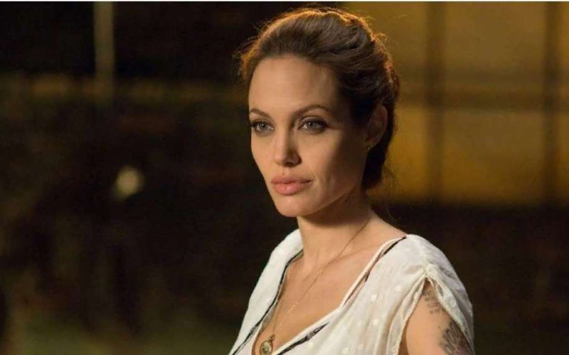 У Анджелины Джоли случился паралич из-за Брэда Питта